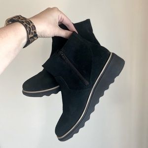 CLARKS | Comfort Collection Sharon Swing Wedge Ankle Boot | Size 9